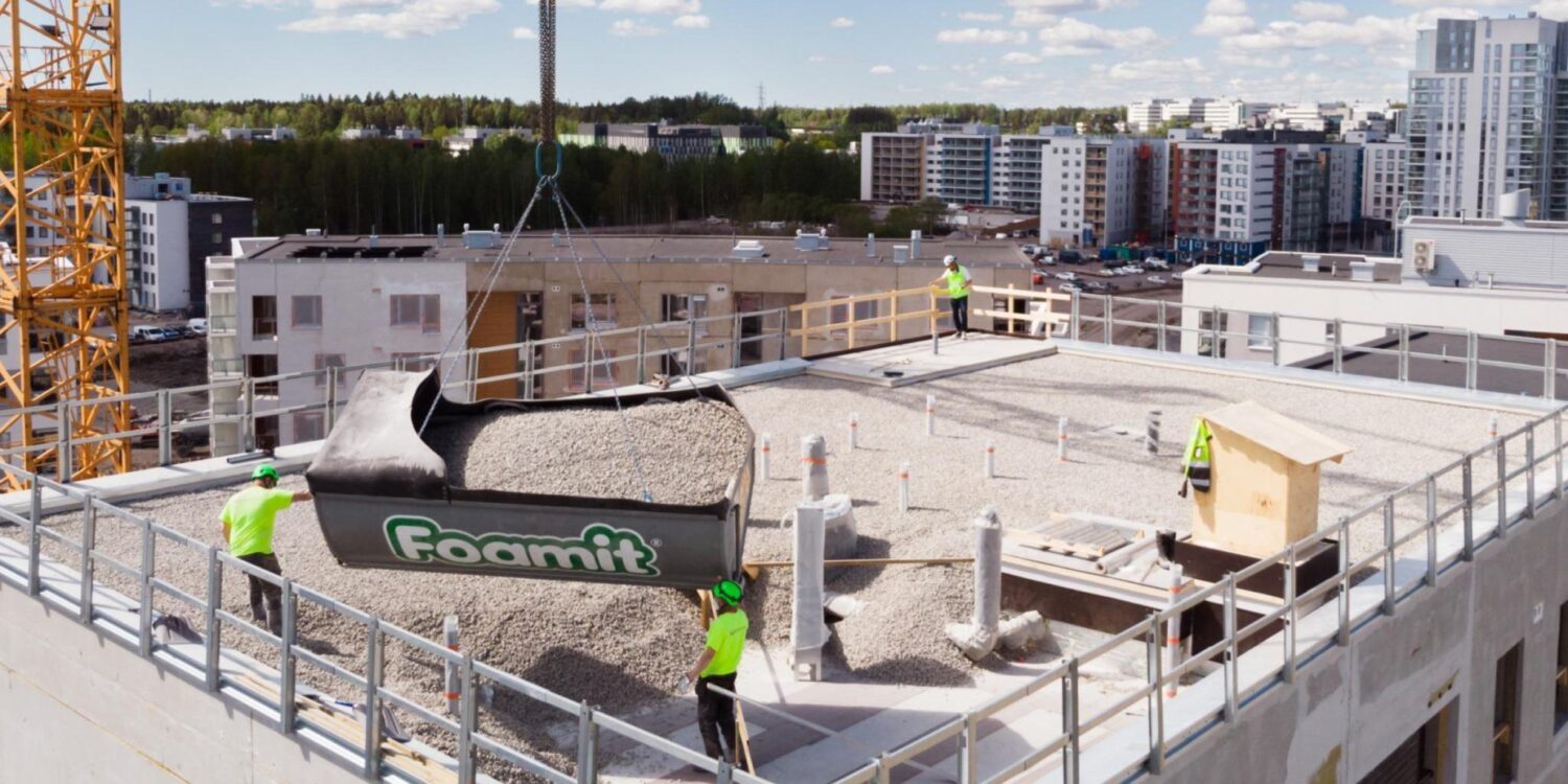 Foamit mursketta toimitetaan nosturilla